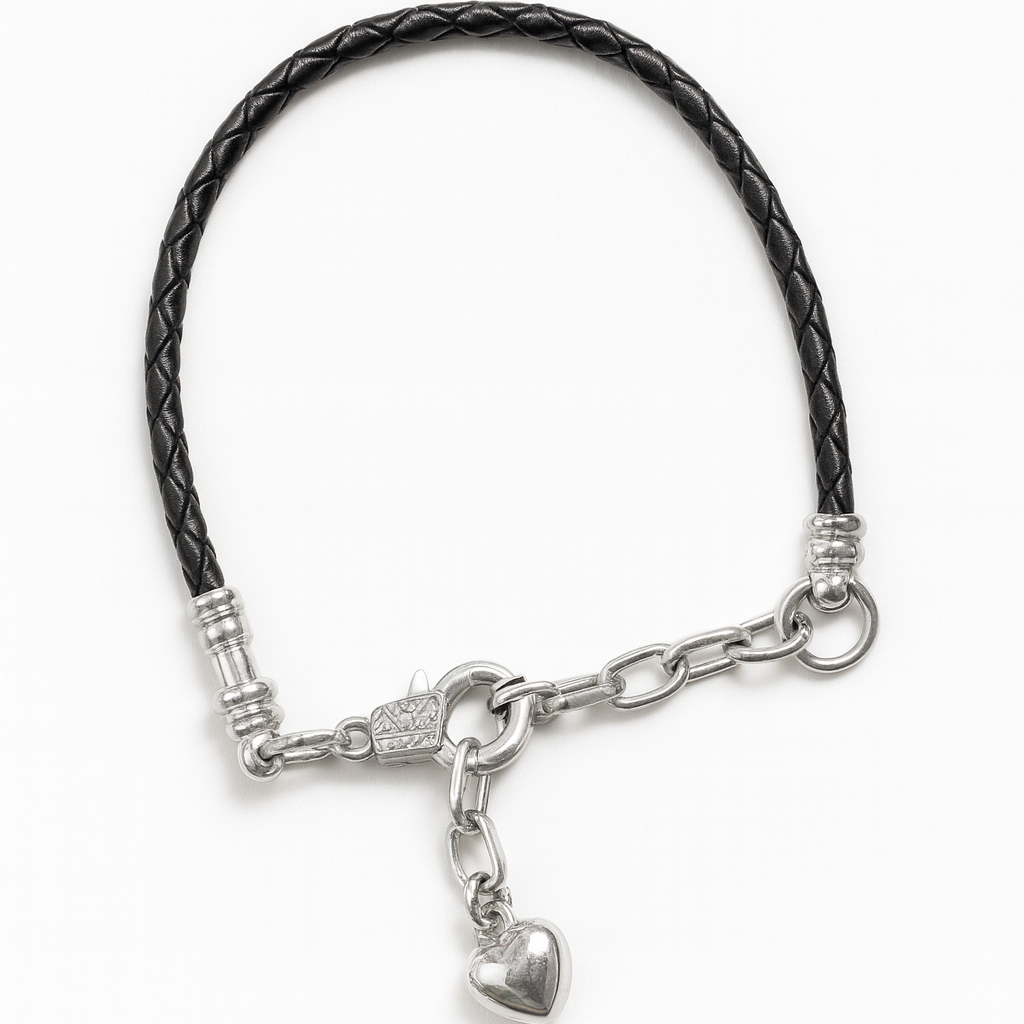 D'Dora Collection - လက်ကောက် - အနက်ရောင် Onyx ချိတ်ဆွဲထားသော နှလုံးပုံ