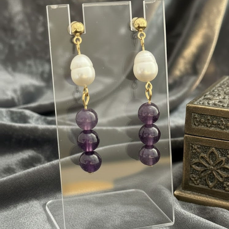 ပုလဲလည်စည်းစုစည်းမှု - နားကပ် - နီလာရောင်